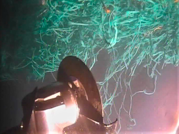 Removal of trawl rakes and nets attached to trawler propellers